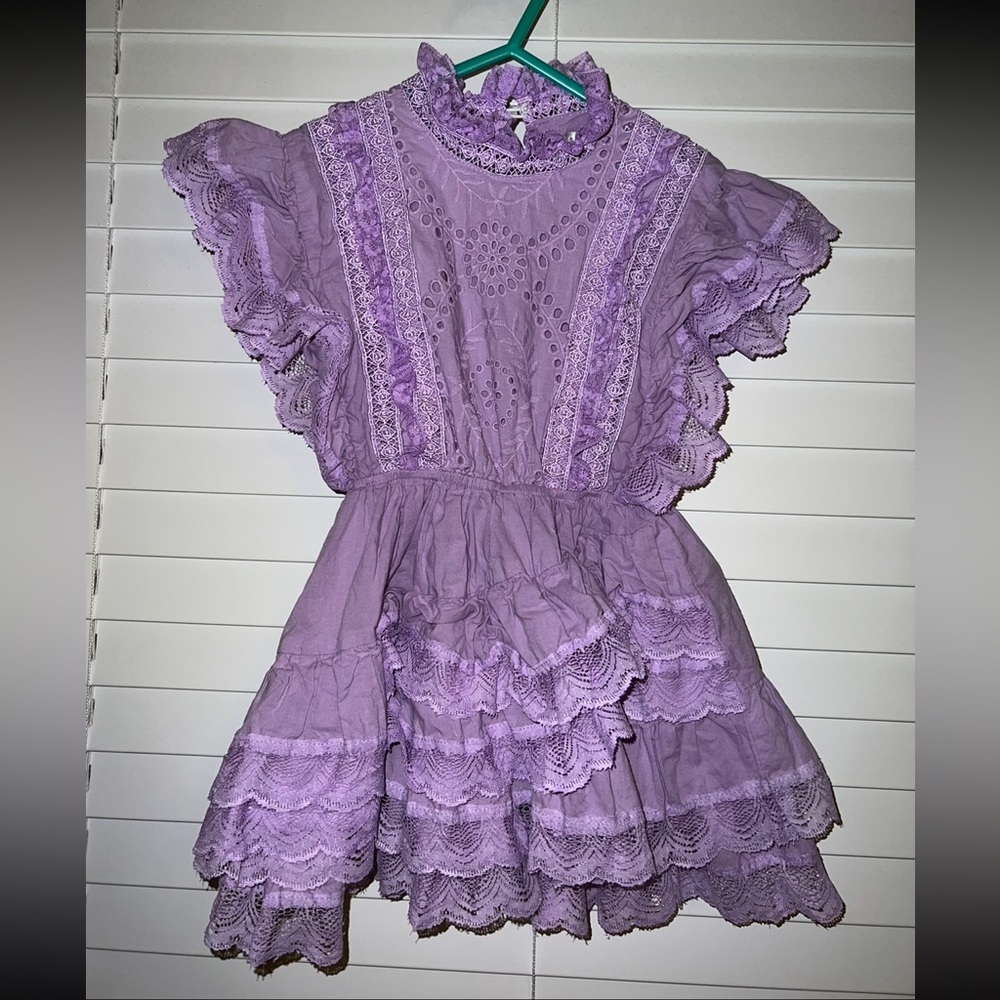 Beautiful dress perfect for pictures